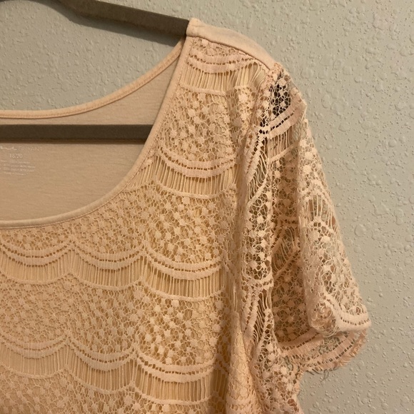 Perfect Peach Lace Top - Picture 2 of 7